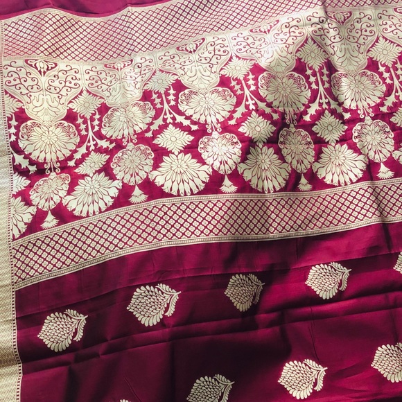 Magenta colour Baranase saree - Picture 5 of 8